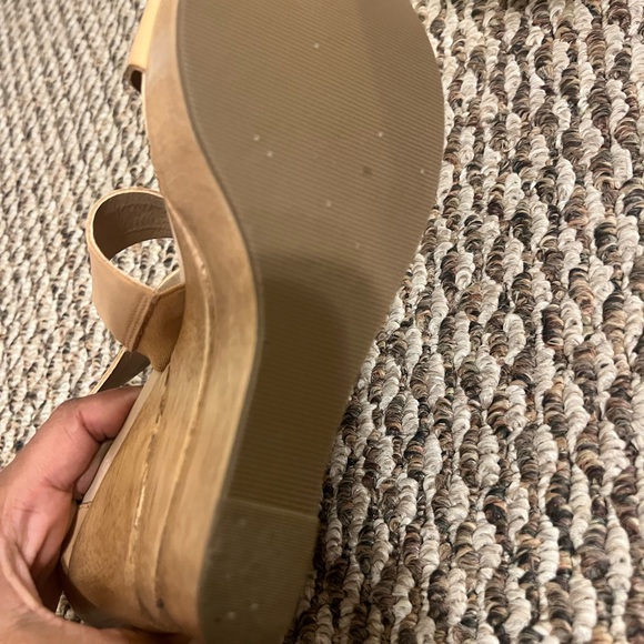 DVF Opal wedges tan size 9.5 Good condition - Picture 5 of 8